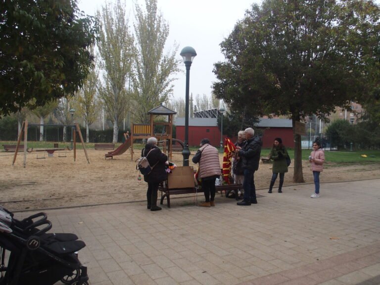 Frente  campo de fútbol de la Sur