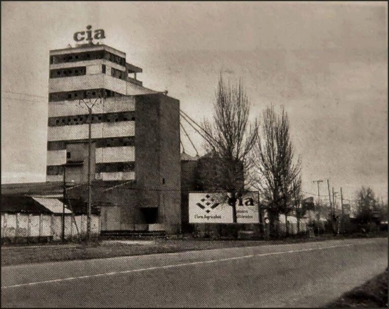Antigua fábrica de piensos en la Cañada Real